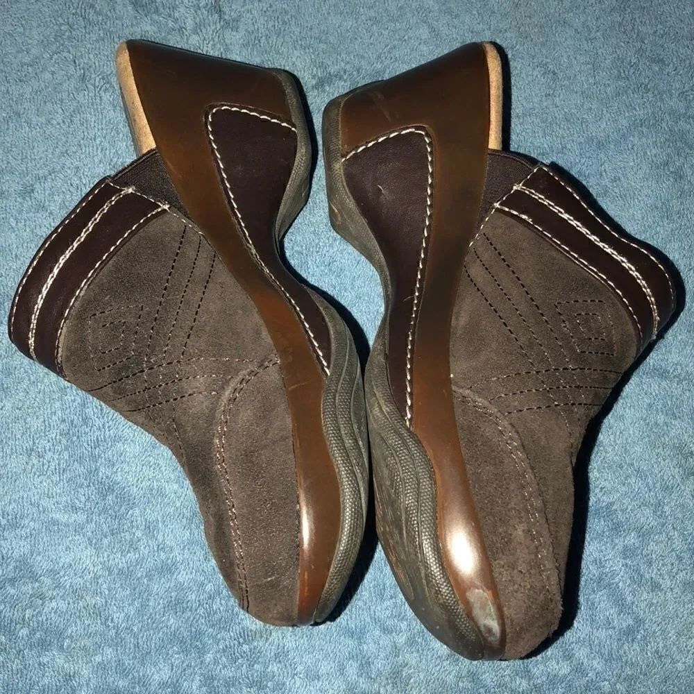 ⬇️Bass Slip on Clogs  - Picture 2 of 4